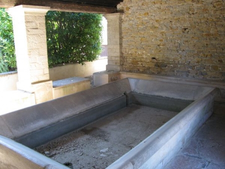 Chardonnay-lavoir 2 dans hameau Champvent