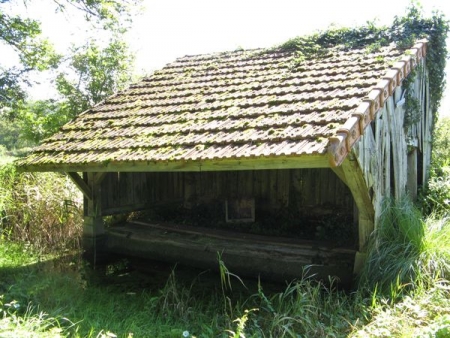 Menestreau-lavoir 2 dans hameau Nérondes