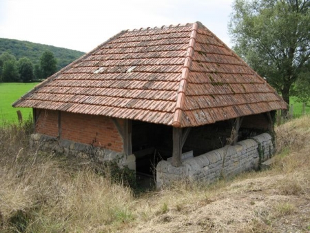 Sichamps-lavoir 2 dans hameau Petit Sichamps