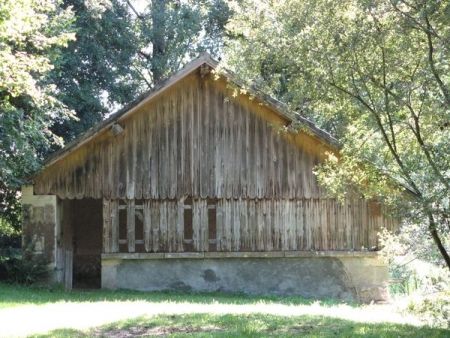 Couloutre-lavoir 3 dans hameau Pilles