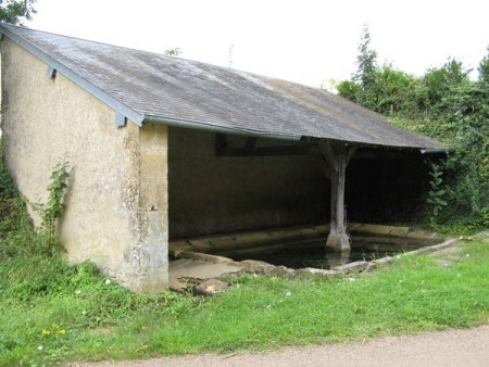 Saint Bénin des Bois-lavoir 1 dans le bourg