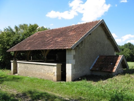 Donzy-lavoir 13  dans hameau Saint Jean