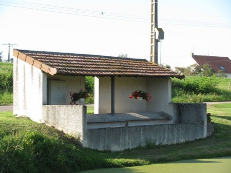 Saint Martin en Gatinois-lavoir dans hameau Neuvelle