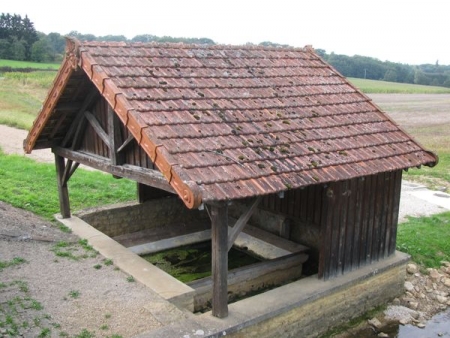 Beaufort-lavoir 4 dans hameau Etandonne