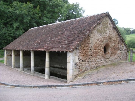 Saint Saulges-lavoir 1 dans le bourg