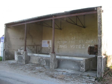 Chille-lavoir 2 dans hameau La Lième