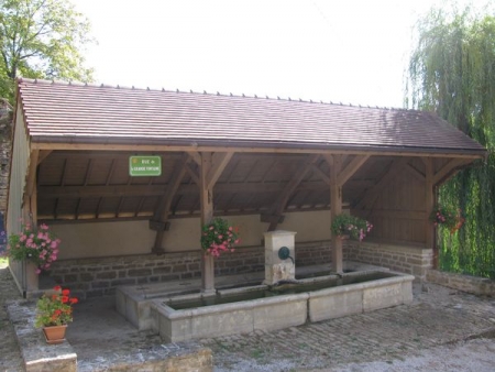 Domblans-lavoir 2 dans hameau Blandans