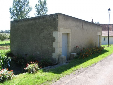 Sainte Colombe des Bois-lavoir 1 dans le bourg