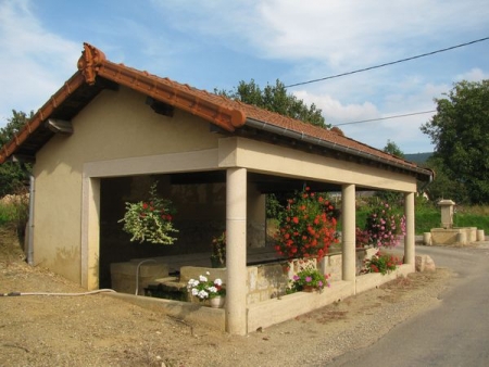 Maynal-lavoir 2 dans hameau Le Sorbier