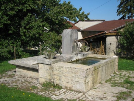 Saint Jean d'Etreux-lavoir 2 dans hameau Cessia