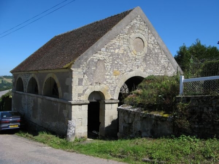 Tannay-lavoir 1 dans le bourg