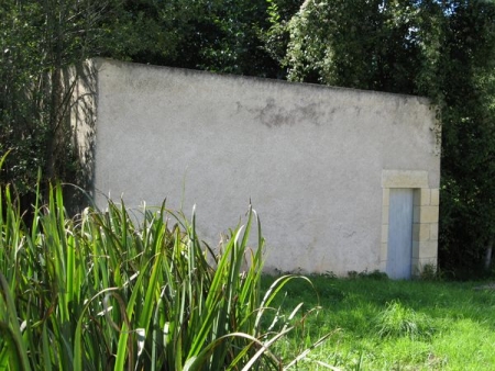 Sainte Colombe des Bois-lavoir 5 dans hameau Villarnault