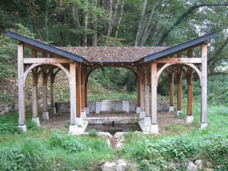 Anost-lavoir 1 dans le bourg