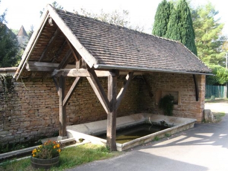 Etrigny-lavoir 4 dans hameau Balleure