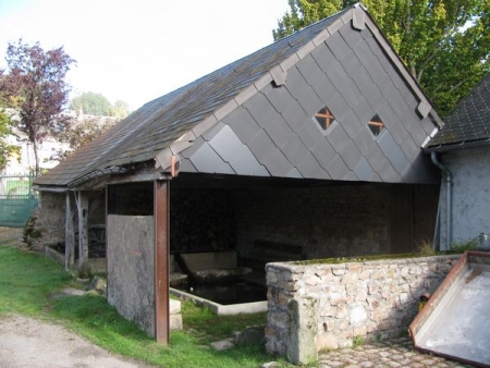 Anost-lavoir 7 dans hameau Bussy