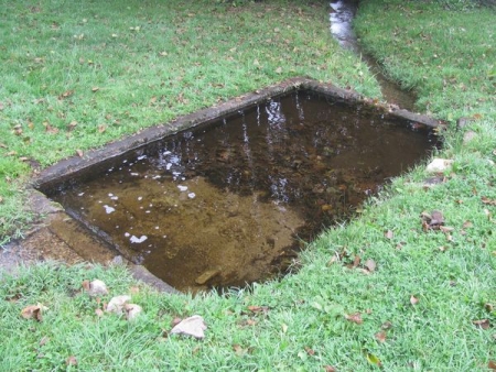 Anost-lavoir 8 dans hameau Corcelles