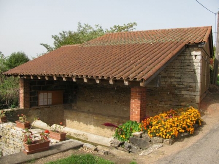 Bray-lavoir 2 dans hameau Le Fourneau