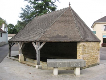 Buxy-lavoir 2 dans le bourg