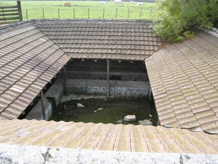 Nanton-lavoir 1 dans hameau Chalot
