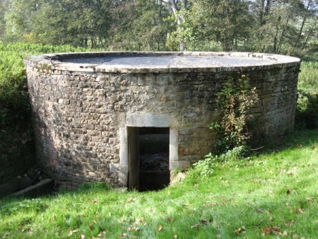 Etrigny-lavoir 6 dans hameau Champlieu