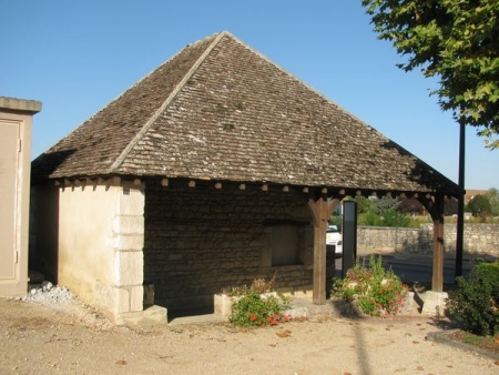 Givry-lavoir 2 dans le bourg