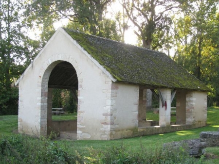 Givry-lavoir 5 dans hameau Poncey