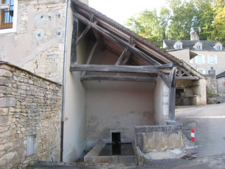 Givry-lavoir 6 dans hameau Russilly