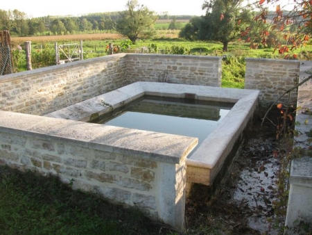 Saint Rémy-lavoir dans hameau Taisey