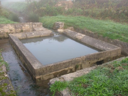 Tournus-lavoir 1 dans hameau Baraban
