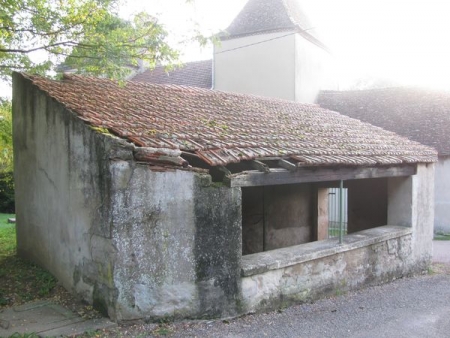 Tournus-lavoir 2 dans hameau L'Arpent