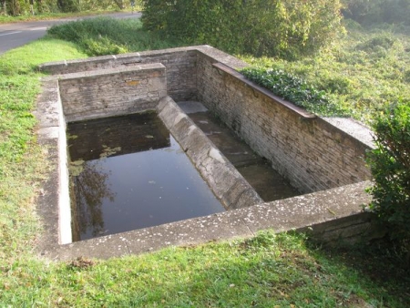 ournus-lavoir 4 dans hameau Ormeteau