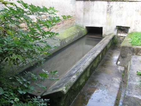 Tournus-lavoir 7 dans hameau Beausoleil