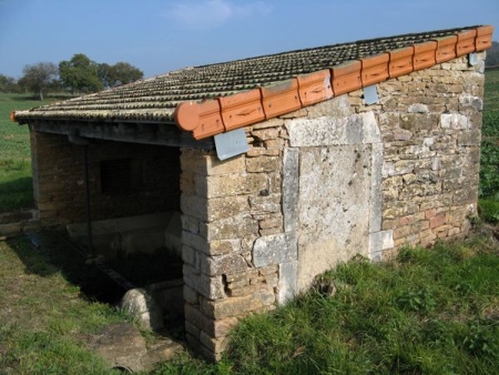 Etrigny-lavoir 2 dans le bourg