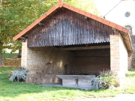 Etrigny-lavoir 8 dans hameau Tallant
