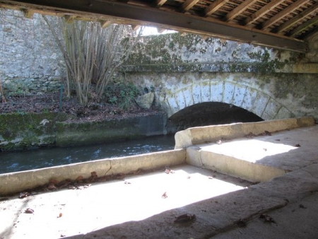 Perthes-lavoir 2 dans hameau La Planche