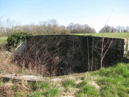 Perthes-lavoir 3 dans hameau La Planche