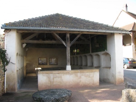 Bonnay-lavoir 1 dans le bourg