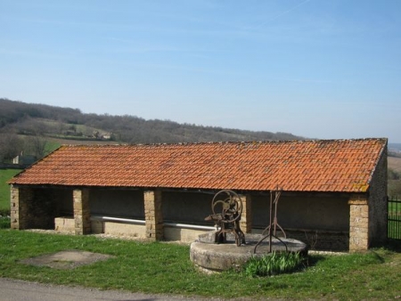 Cortevaix-lavoir 3 dans hameau Mont