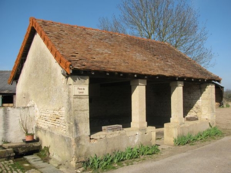 Cortevaix-lavoir 4 dans hameau Confrançon