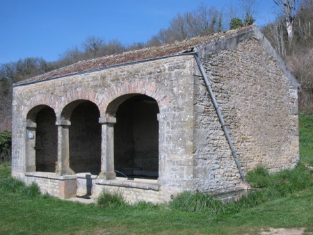 Saint Clément sur Guyé-lavoir 1 dans le bourg