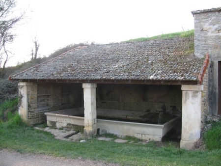 Sainte Hélène-lavoir 1 dans le bourg