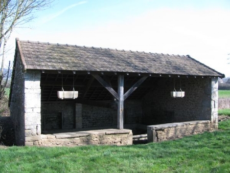 Sainte Hélène-lavoir 4 dans hameau La Chaumotte