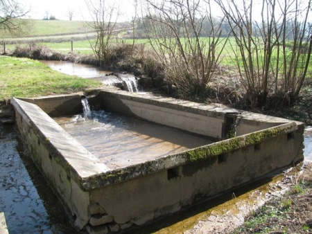 Sainte Hélène-lavoir 5 dans hameau Les Maisons Rouges