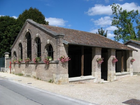 Estissac-lavoir 2 dans le bourg