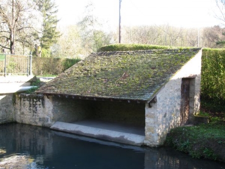 Nanteau sur Lunain-lavoir 1 dans le bourg
