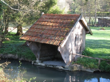 Nanteau sur Lunain-lavoir 2 dans le bourg
