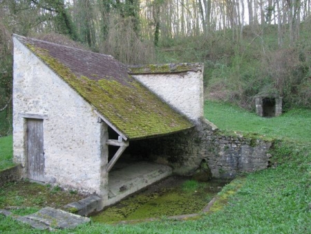 Nanteau sur Lunain-lavoir 4 dans hameau Le Bouloy
