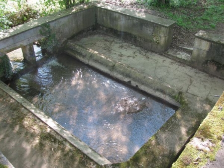 Champvoux-lavoir 2 dans hameau Petit Soury