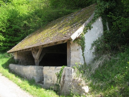 Parigny les Vaux-lavoir 3 dans hameau Usseau