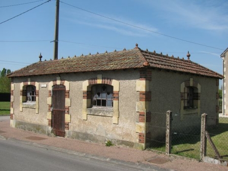 Pougues les Eaux-lavoir 1 dans le bourg